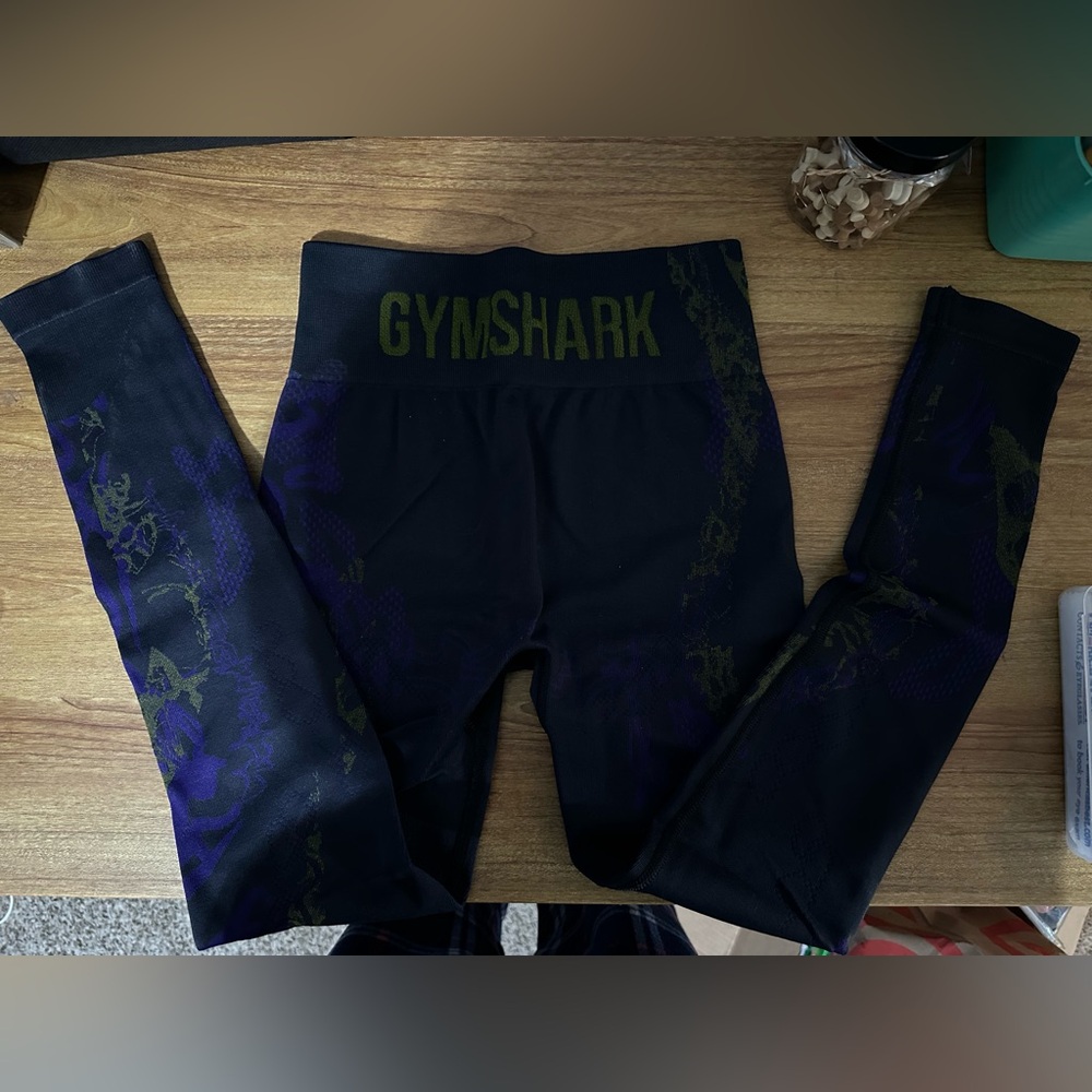 Small Gymshark pattern leggings